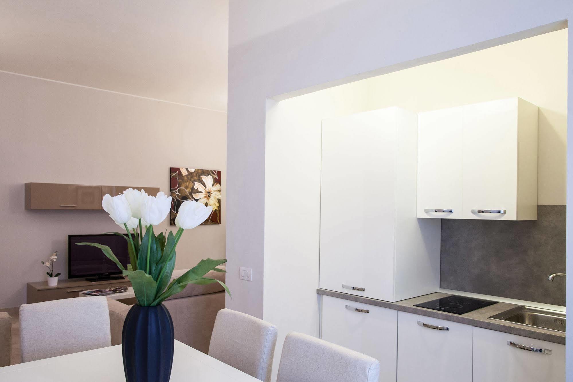 Milan Royal Suites Esterno foto