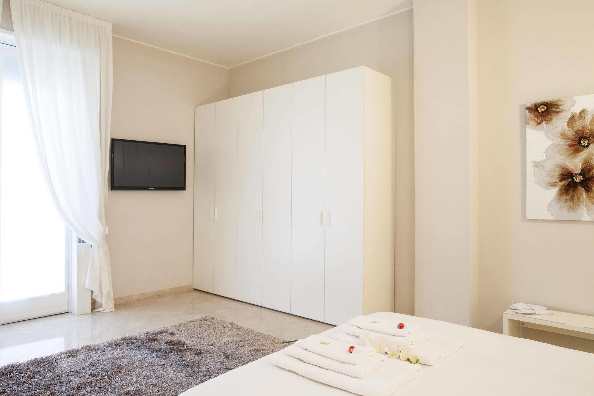 Milan Royal Suites Esterno foto