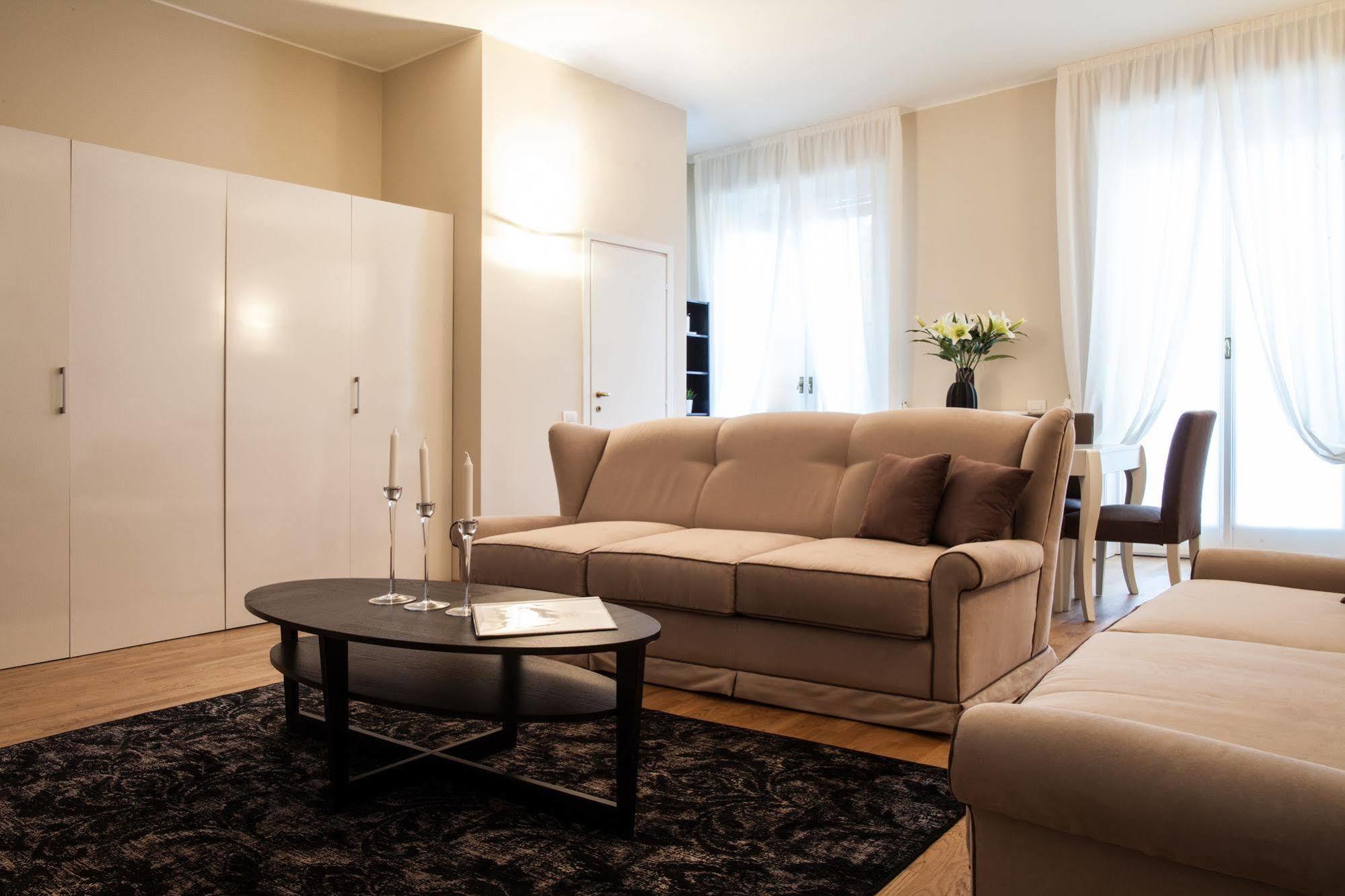 Milan Royal Suites Esterno foto