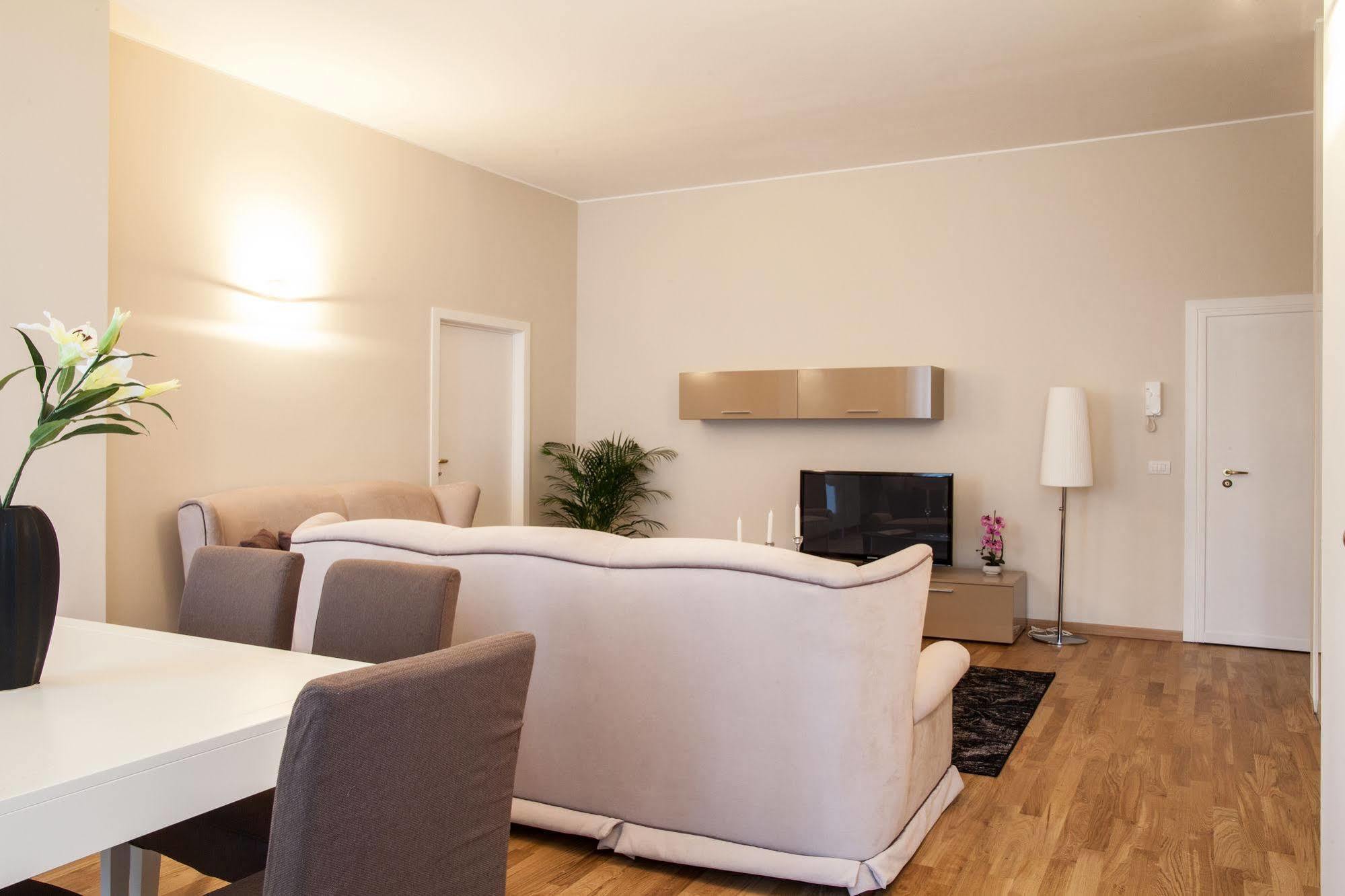 Milan Royal Suites Esterno foto
