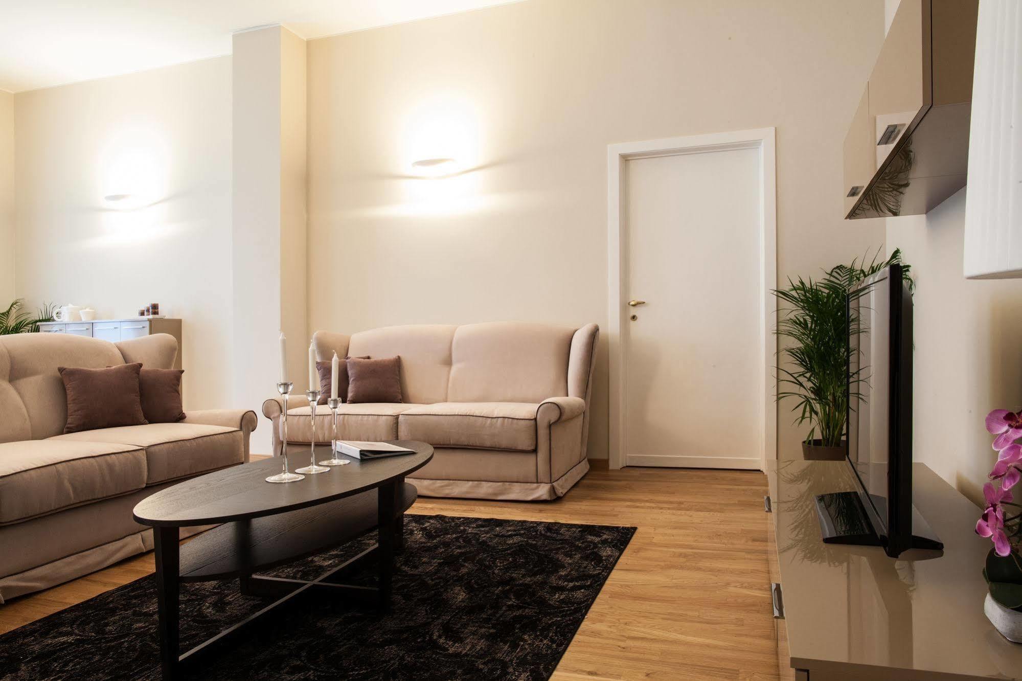 Milan Royal Suites Esterno foto
