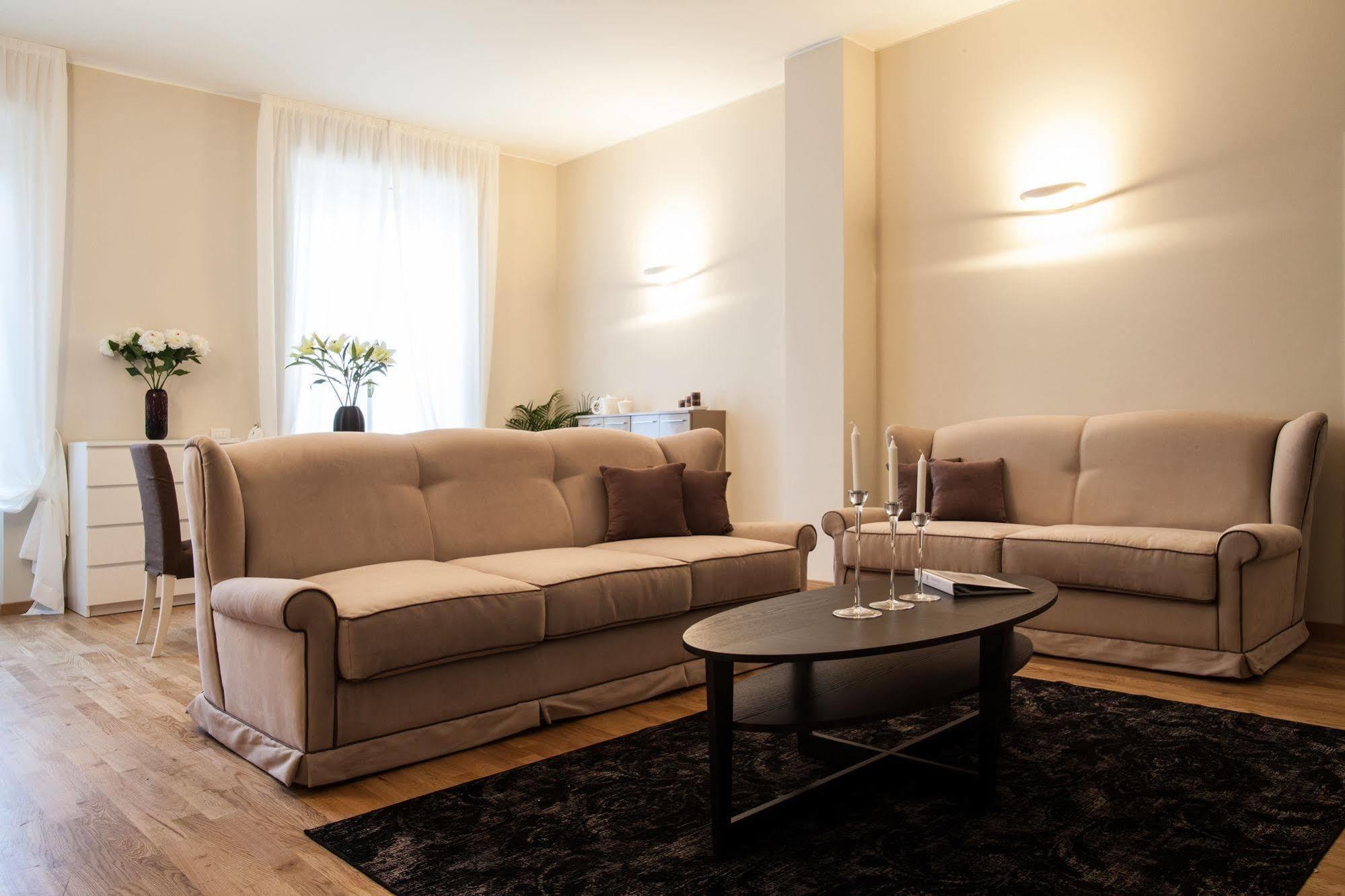 Milan Royal Suites Esterno foto