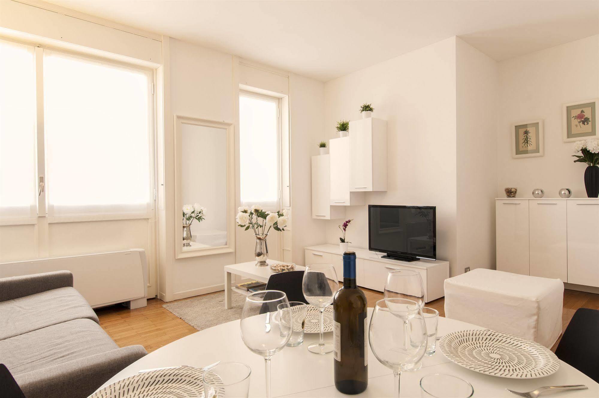 Milan Royal Suites Esterno foto