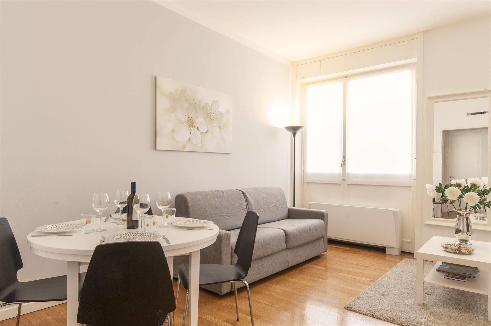 Milan Royal Suites Esterno foto