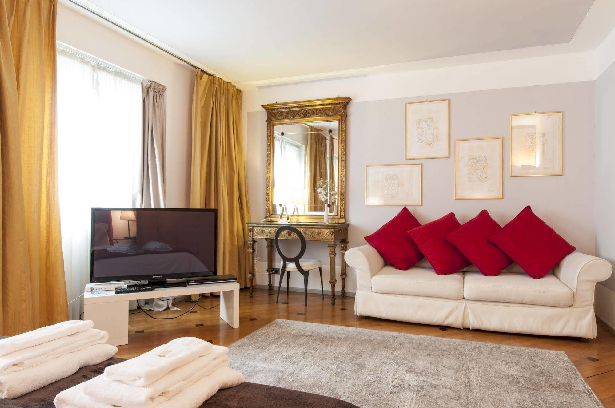 Milan Royal Suites Esterno foto