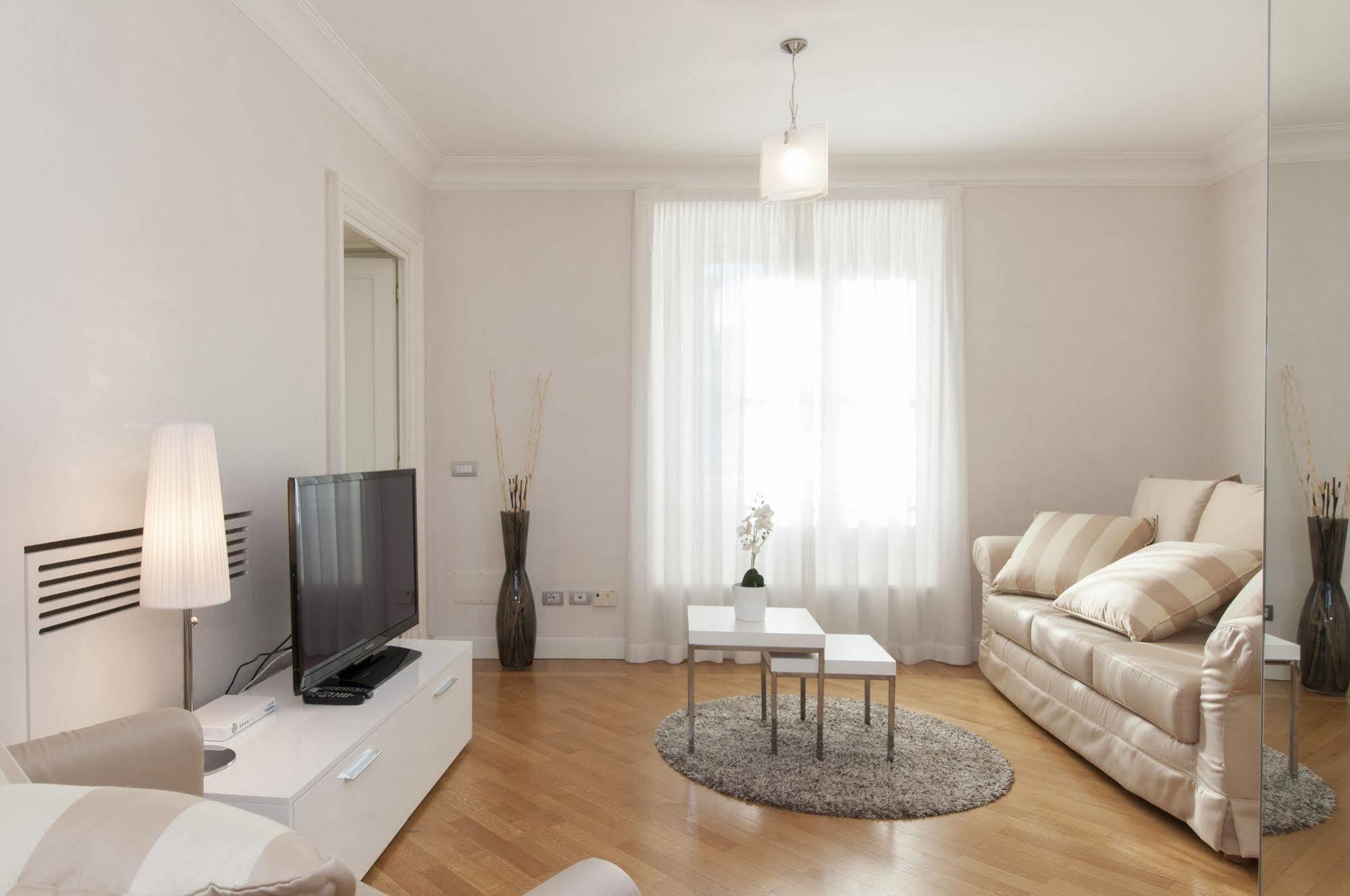 Milan Royal Suites Esterno foto
