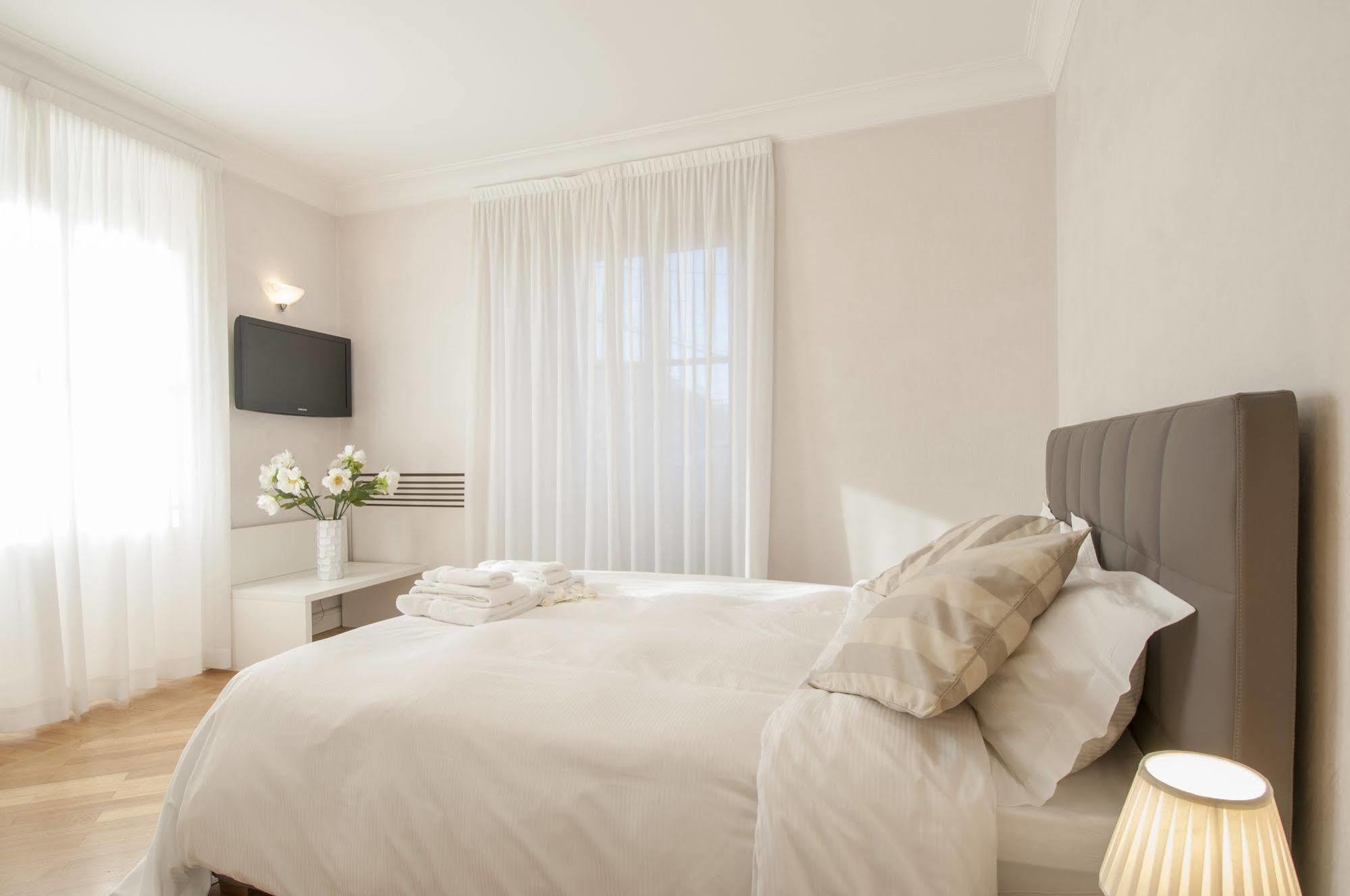 Milan Royal Suites Esterno foto
