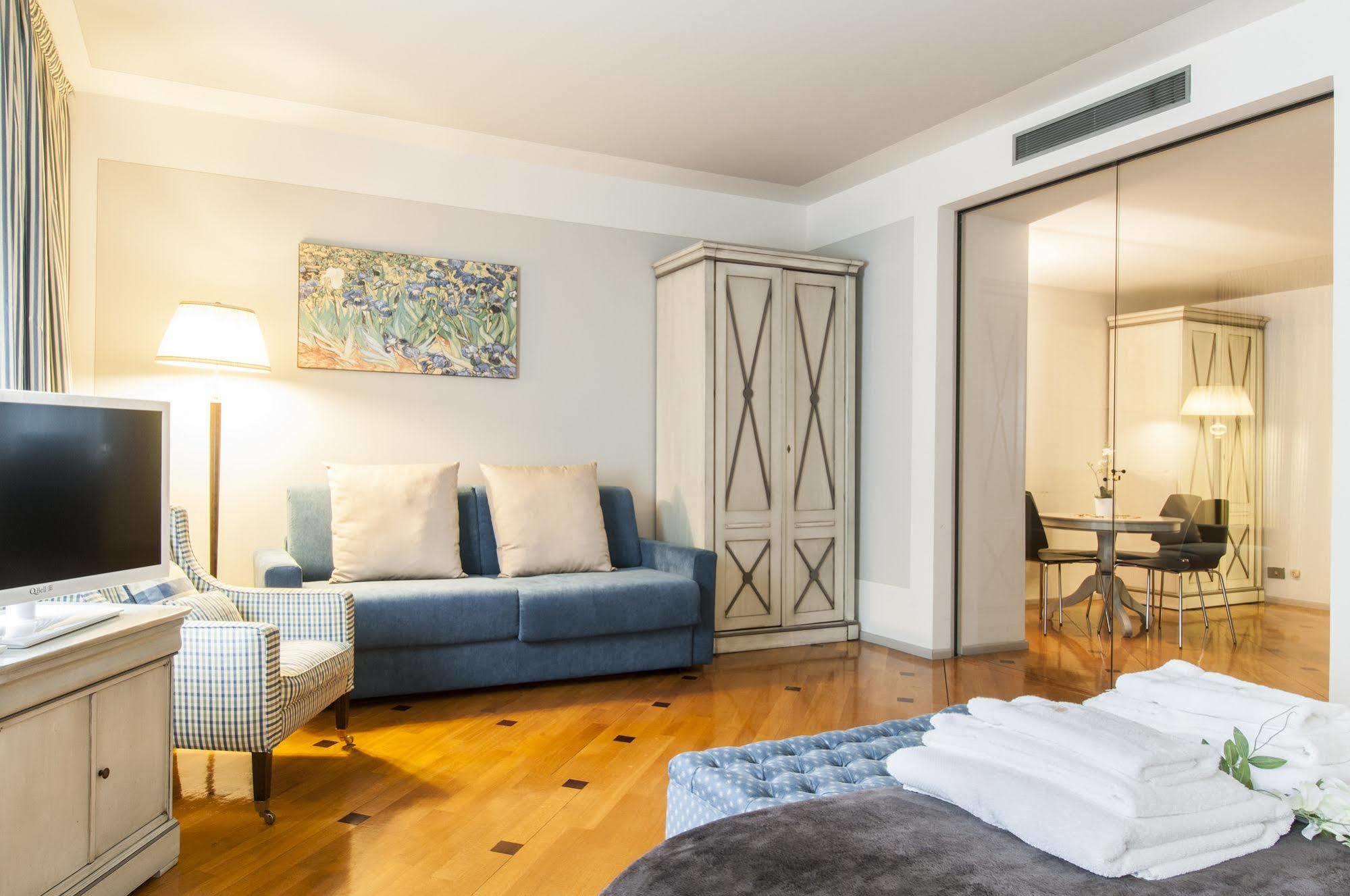 Milan Royal Suites Esterno foto