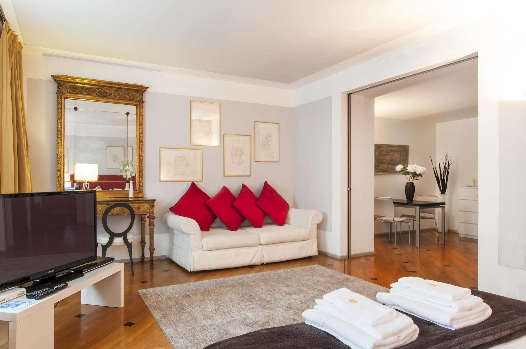 Milan Royal Suites Esterno foto